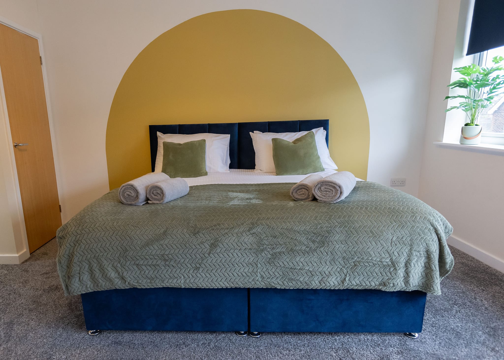Waltz Gate — Short Stay in Horley, Surrey (Near Gatwick) | From £130
